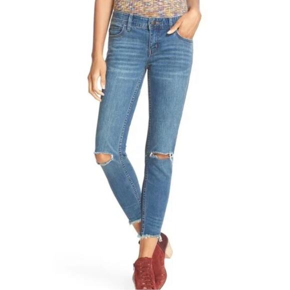 Free People Denim - Free People Ripped Cropped Frayed Hem Jeans Light Wash Size 25